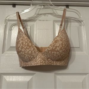 Vince Camuto ladies bra is a size 34C.